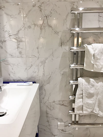 one hans crescent image 4